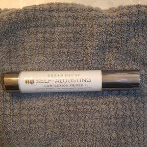 Urban Decay Self-adjusting Complexion Primer